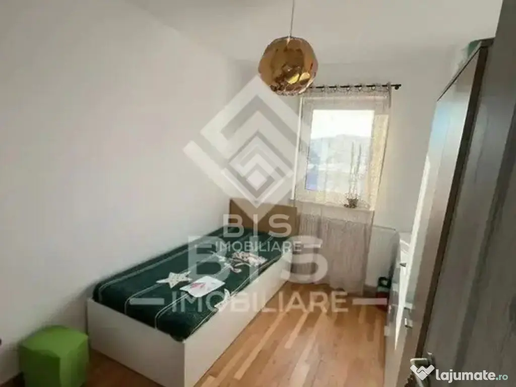 Apartament de vanzare 3 camere - zona ISU