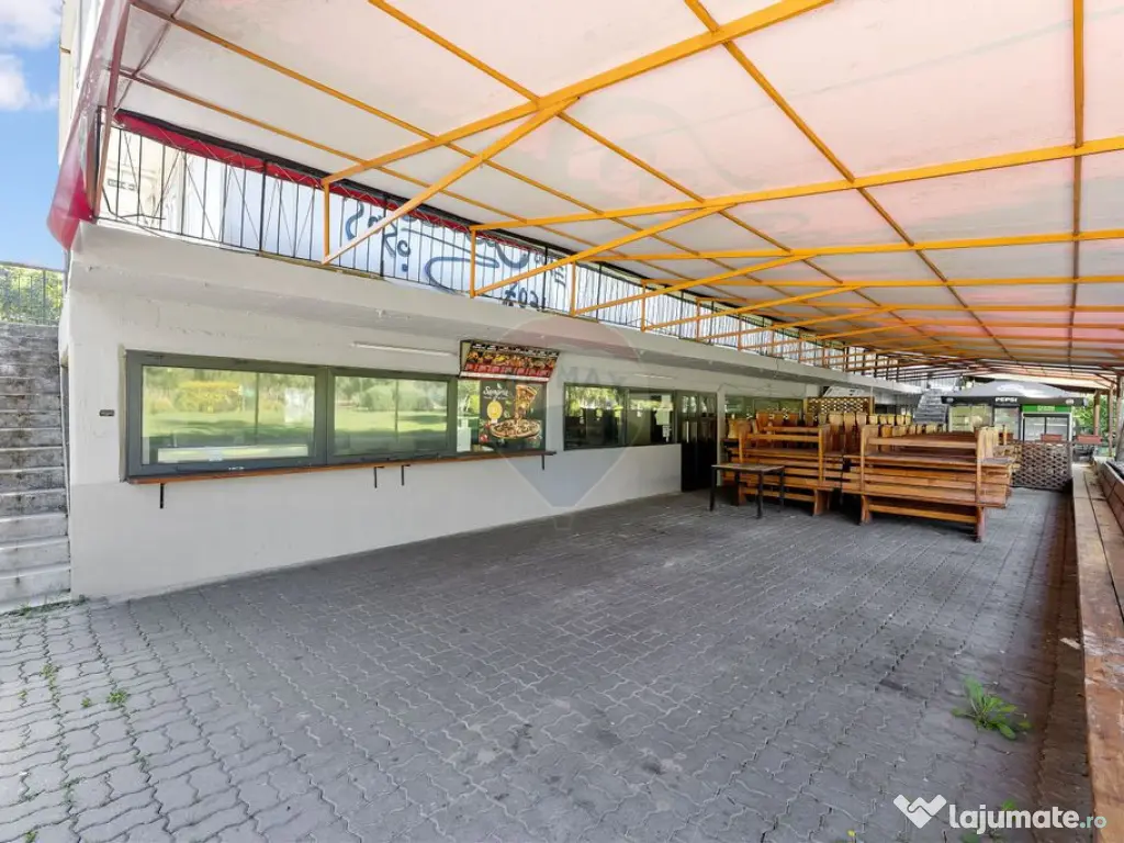 Terasa de vanzare pe strand