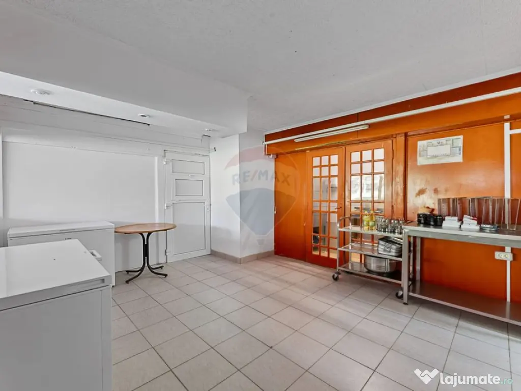 Terasa de vanzare pe strand