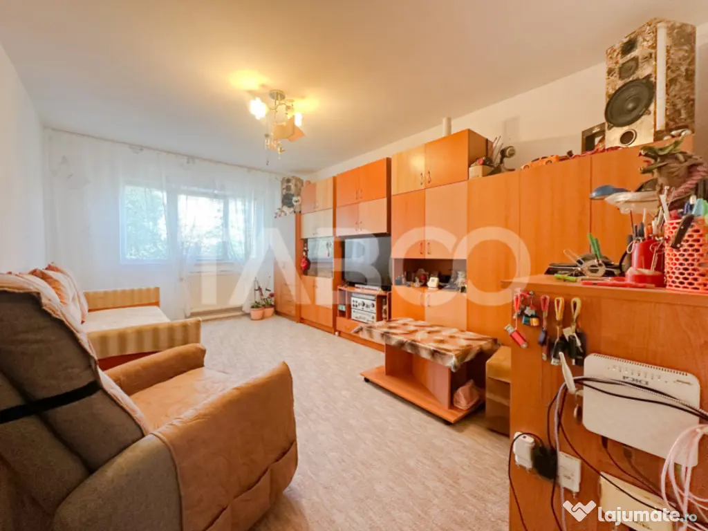 Vanzare apartament cu 2 camere decomandate cartierul Intre L 