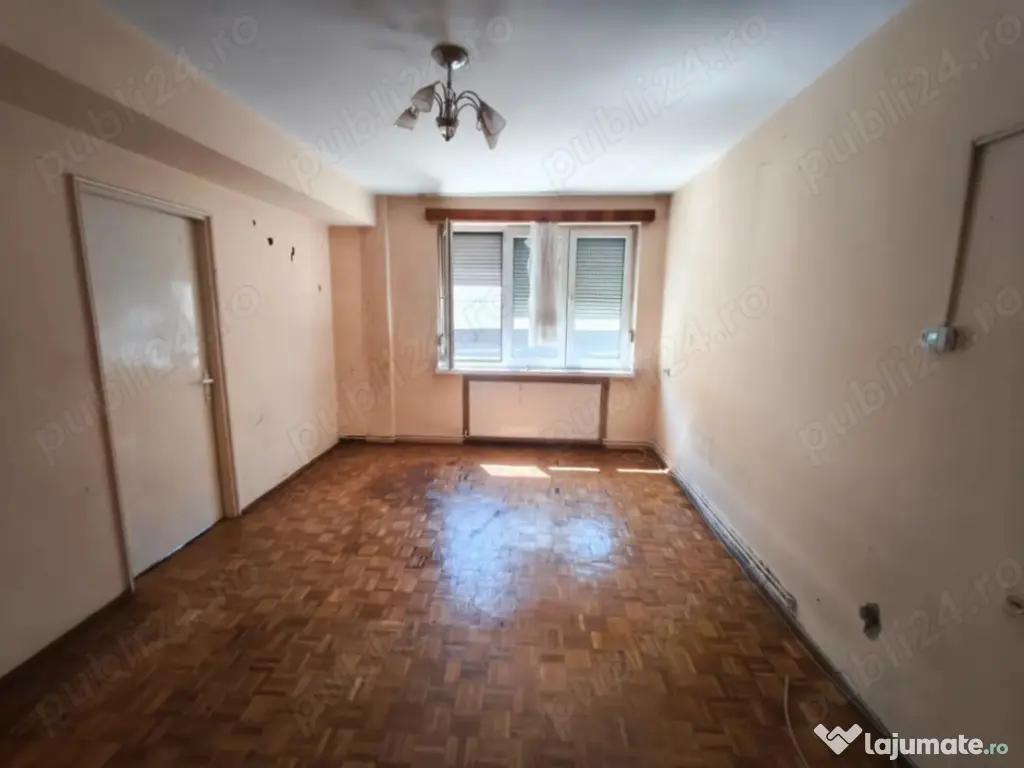 Apartament 2 camere, semidecomandat - zona Centru Civic