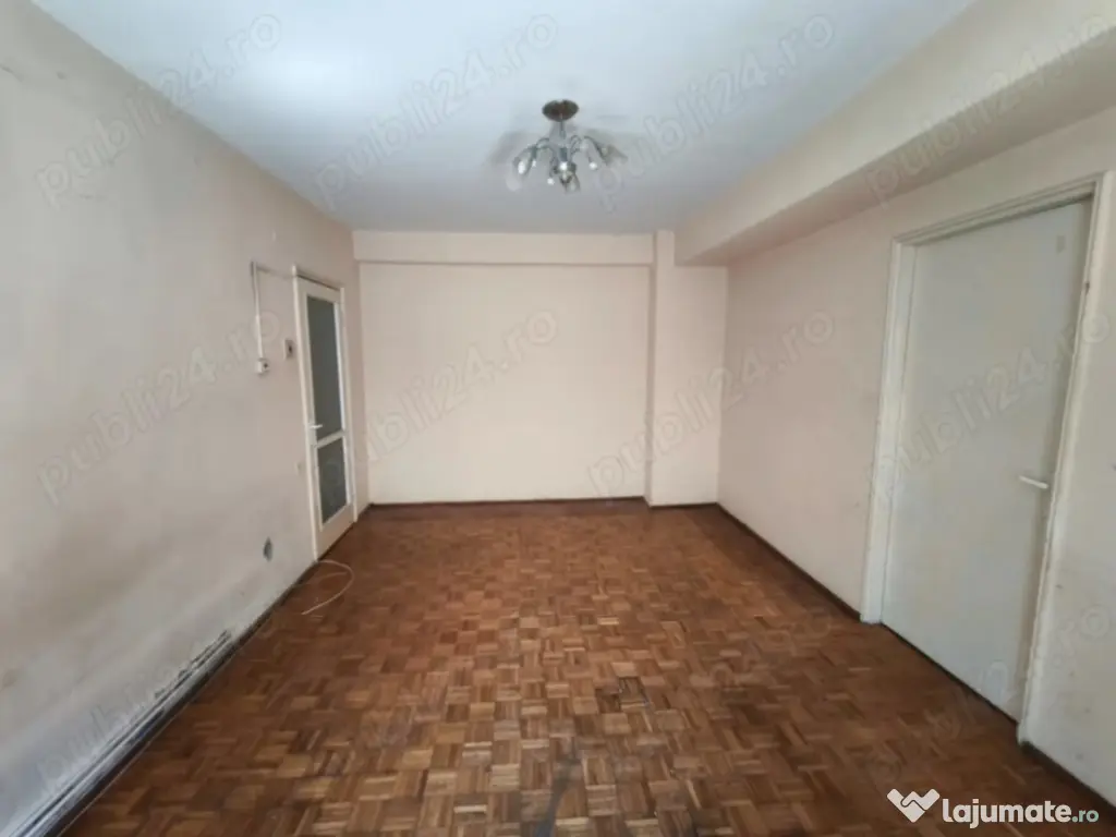 Apartament 2 camere, semidecomandat - zona Centru Civic