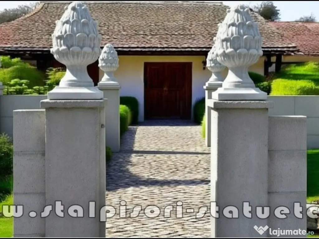 Capitel con de pin cu bază, gri patinat, model T3. 