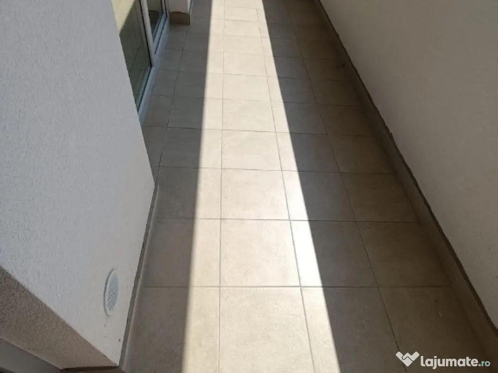 Apartament 3 camere semidecomandat zona Eroilor 