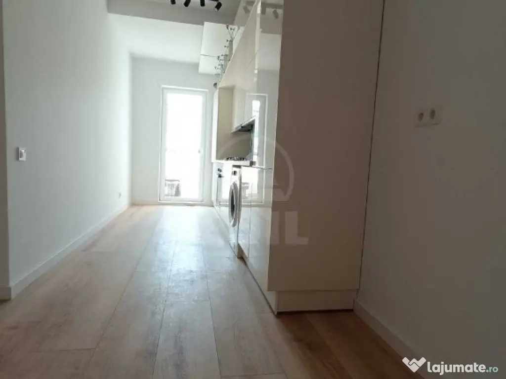 Apartament 3 camere semidecomandat zona Eroilor 