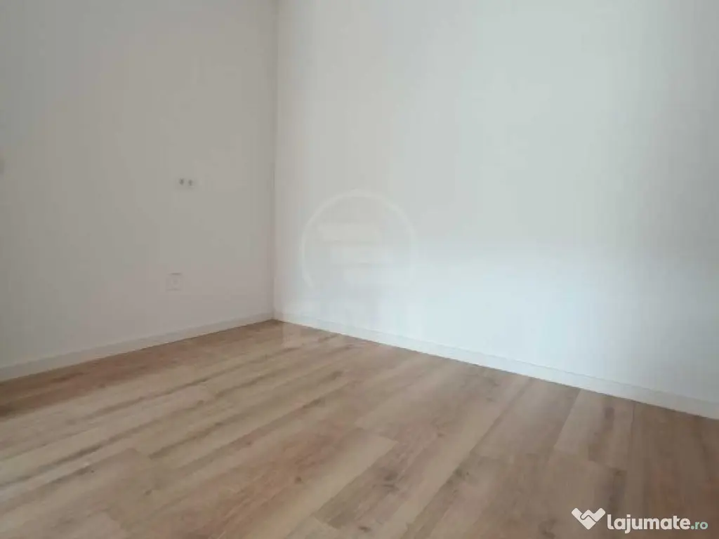 Apartament 3 camere semidecomandat zona Eroilor 