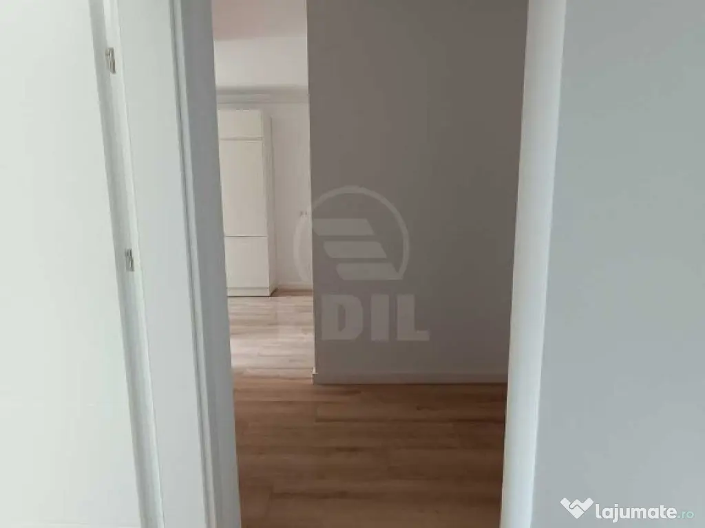 Apartament 3 camere semidecomandat zona Eroilor 