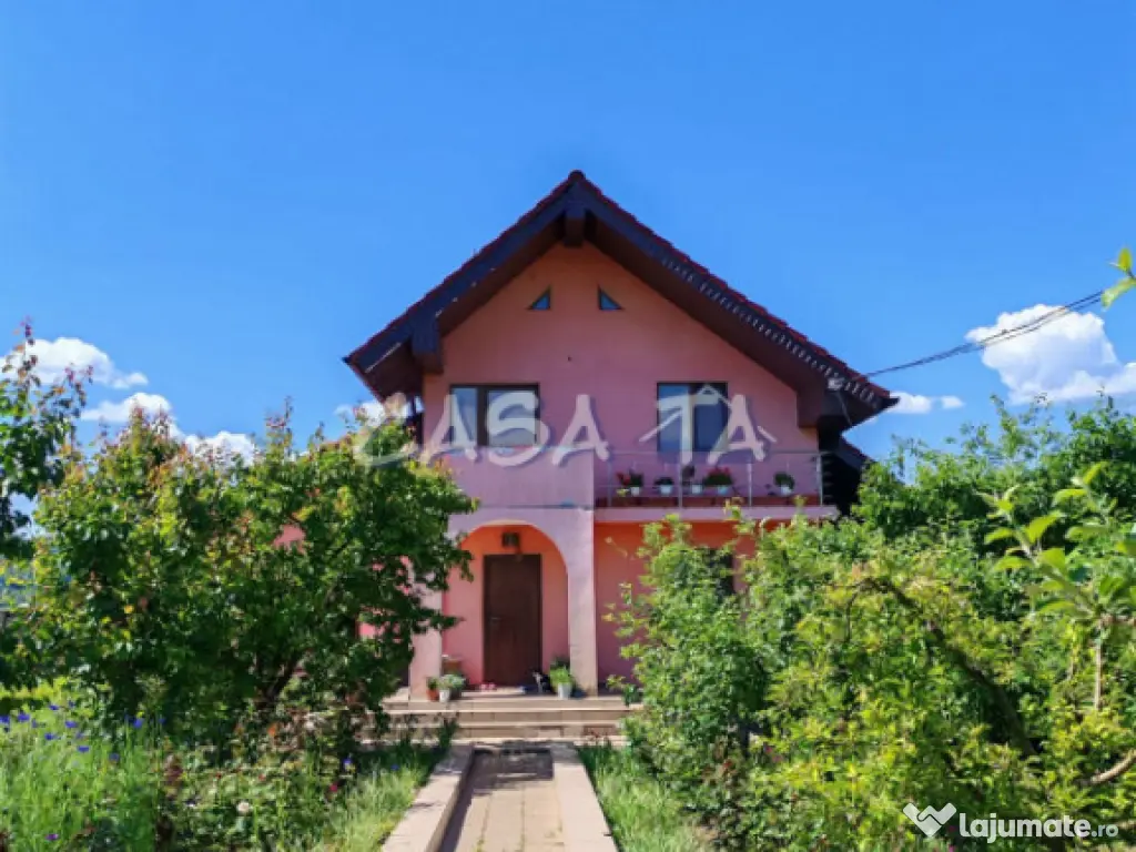 Casa situata în Samarinesti, sat Valea Bisericii