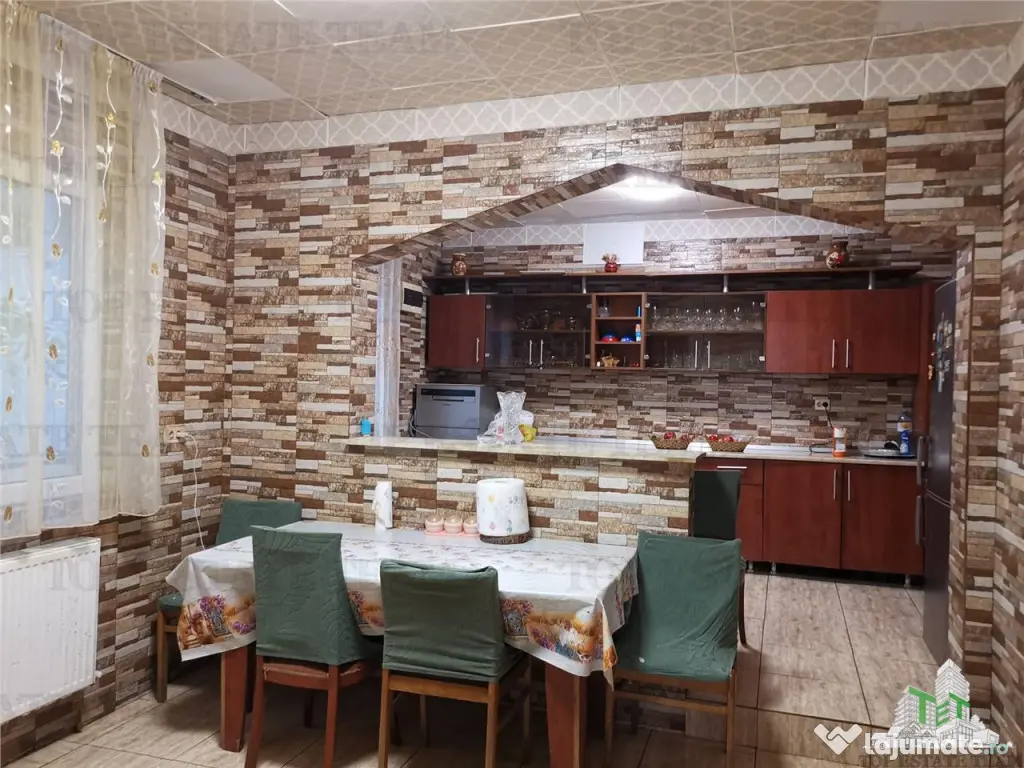 Vila cu etaj in Adunatii Copaceni, p 1 pod garaj anexe, 