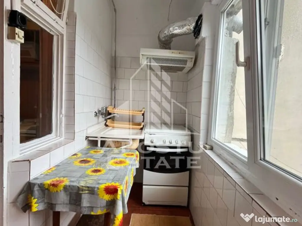 Apartament cu 2 camere, decomandat, situat in Plavat II