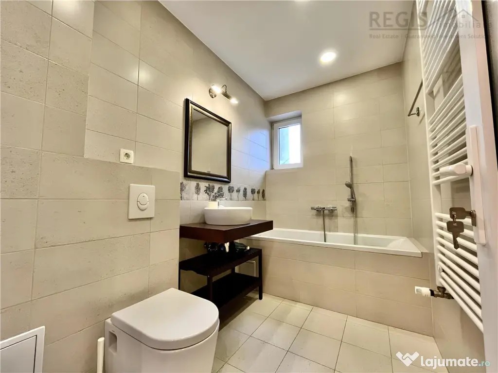 Apartament Decomandat Central cu 3 Camere potrivit unei S.C. 