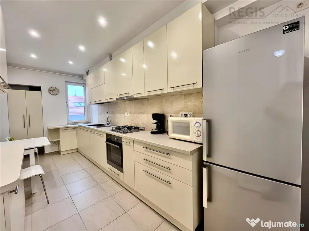 Apartament Decomandat Central cu 3 Camere potrivit unei S.C. 