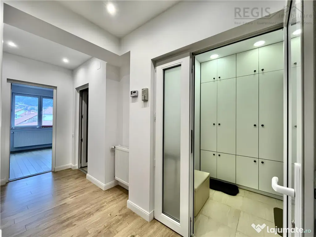 Apartament Decomandat Central cu 3 Camere potrivit unei S.C. 