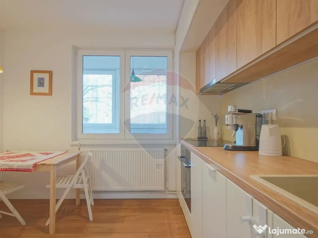 Apartament cu 3 camere de închiriat B-dul Victoriei 