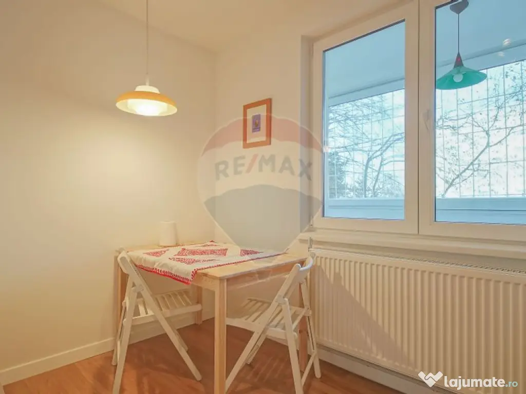 Apartament cu 3 camere de închiriat B-dul Victoriei 