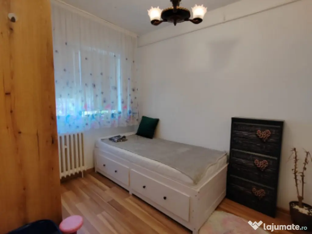 Apartament 3 camere, decomandat, confort 2, Vest 