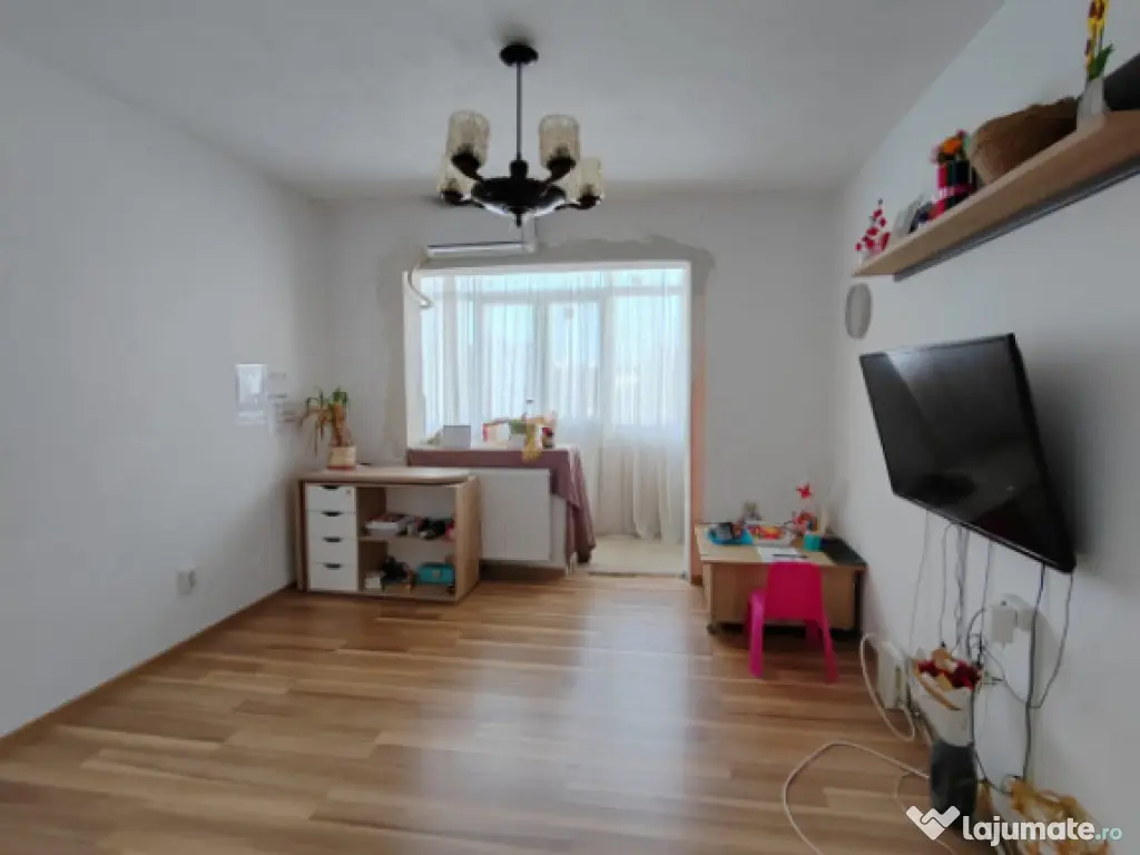 Apartament 3 camere, decomandat, confort 2, Vest 