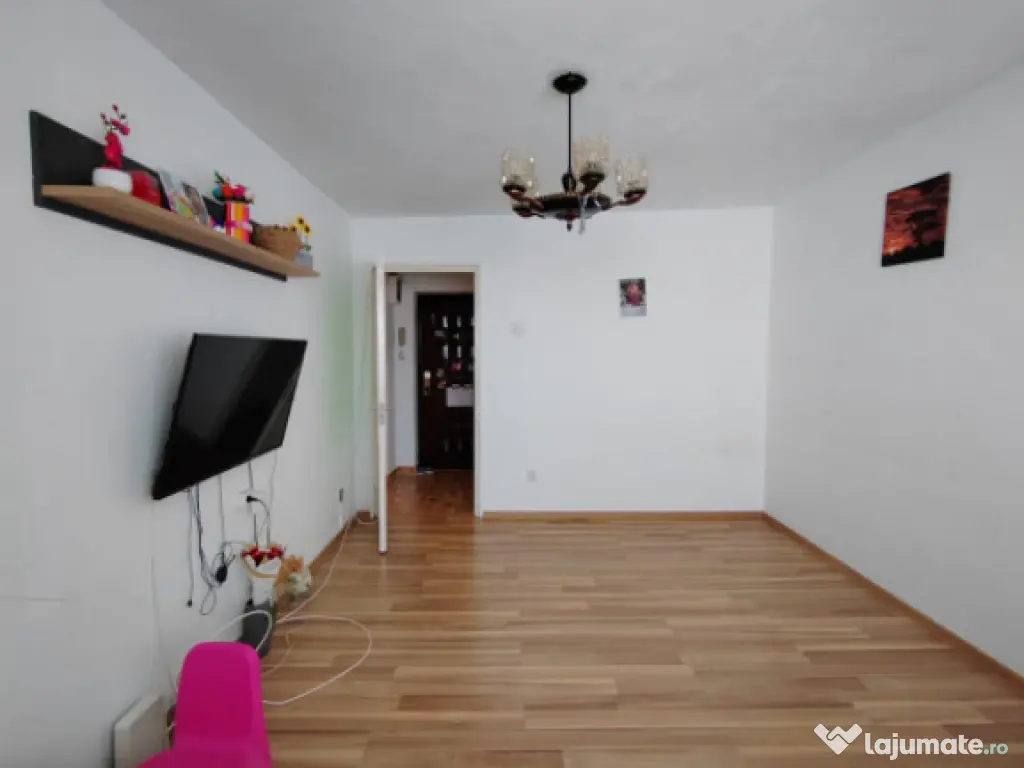 Apartament 3 camere, decomandat, confort 2, Vest 