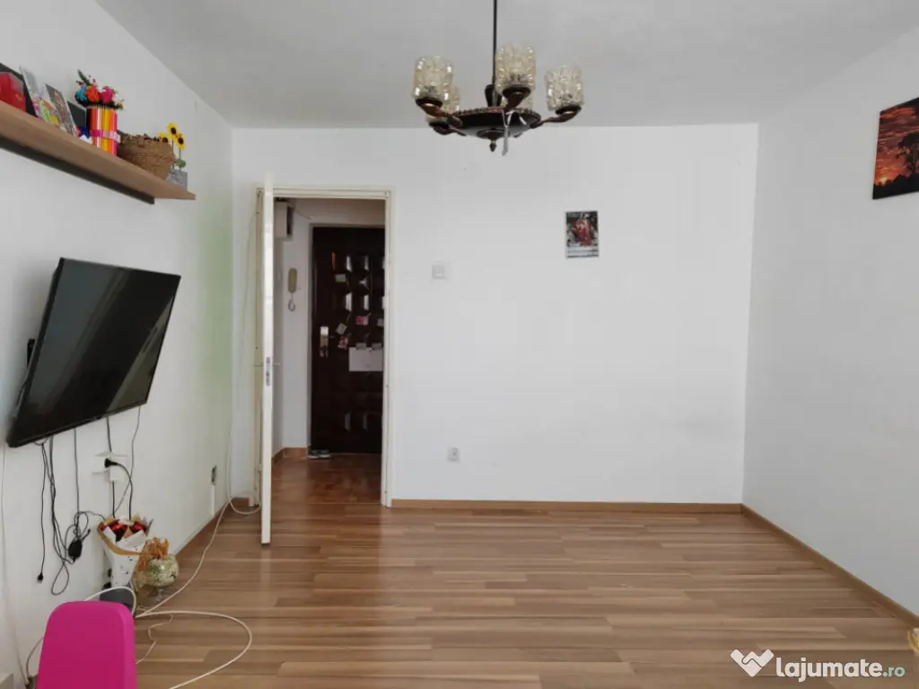 Apartament 3 camere, decomandat, confort 2, Vest 