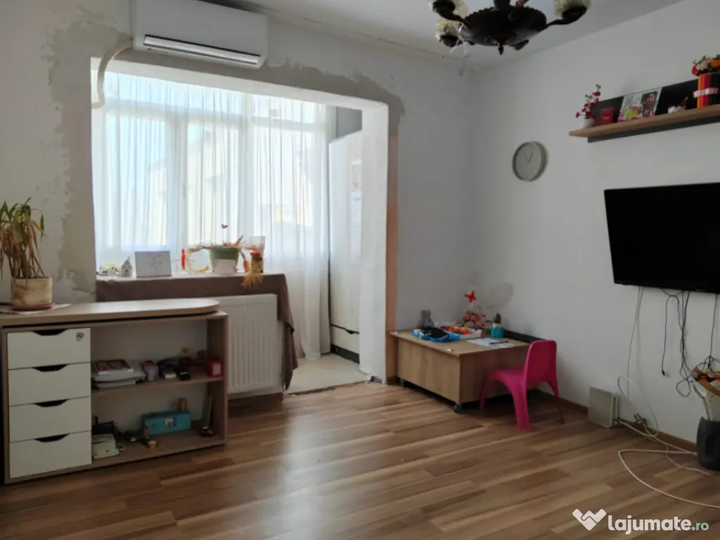 Apartament 3 camere, decomandat, confort 2, Vest 