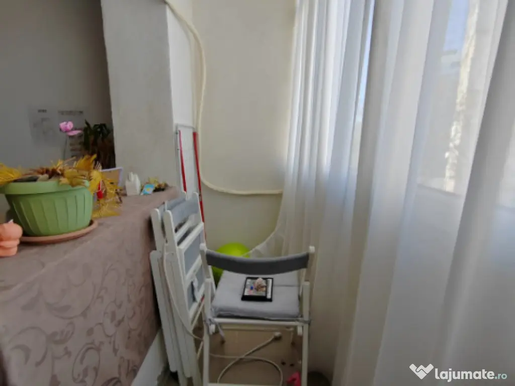 Apartament 3 camere, decomandat, confort 2, Vest 