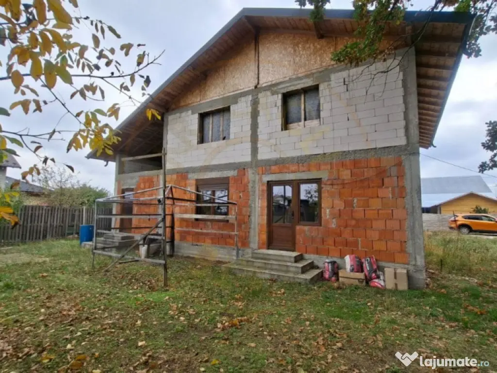 Casă Suseni-Cersani construcție solidă, teren 578 mp, zon 