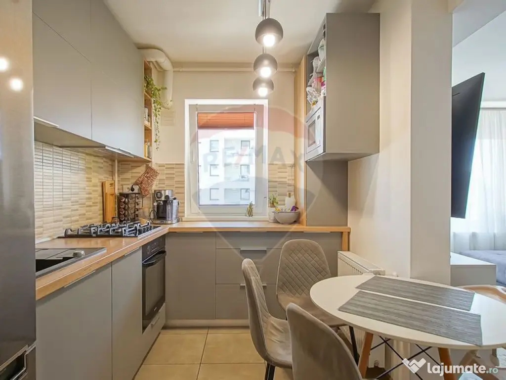 Apartament cu 2 camere și boxă de vânzare la Top City ... 