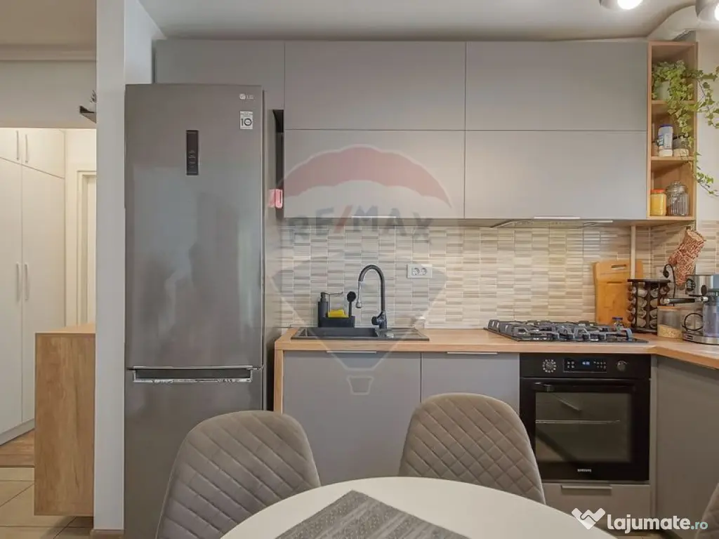 Apartament cu 2 camere și boxă de vânzare la Top City ... 