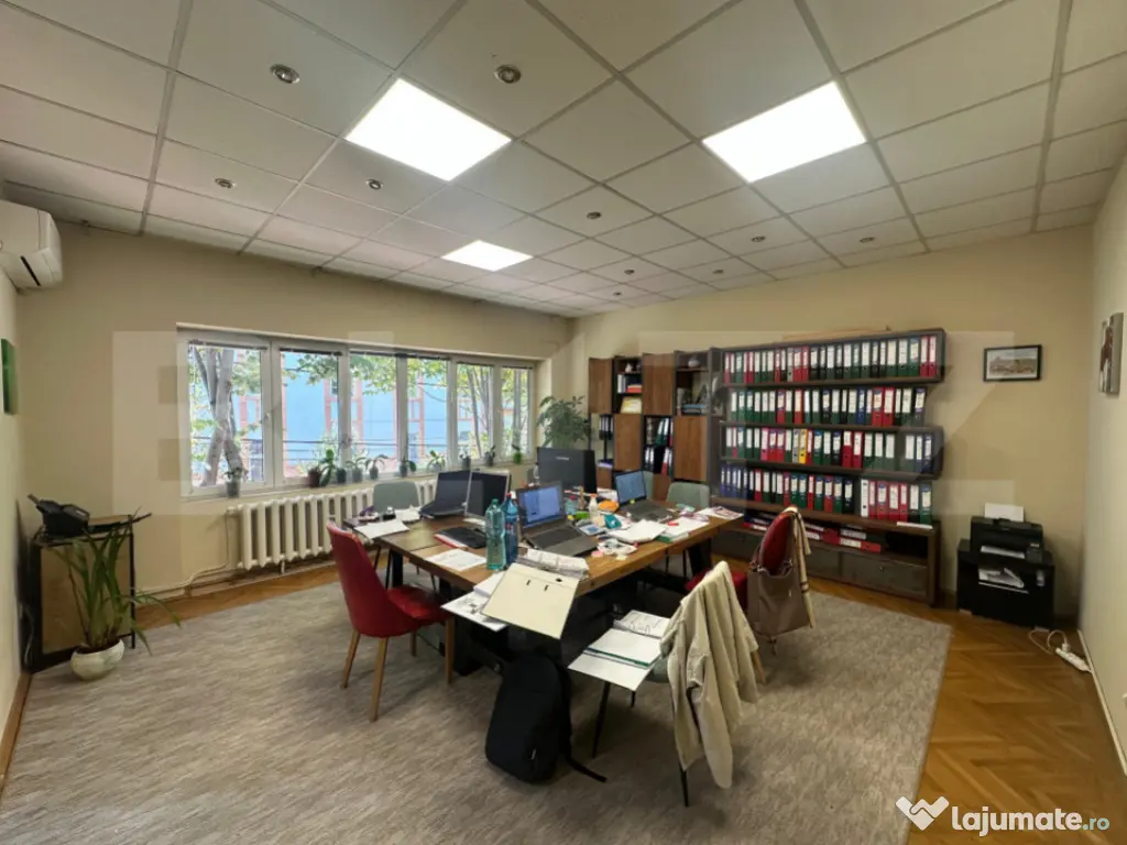 Apartament 3 camere, 223.40 mp, zona Titulescu