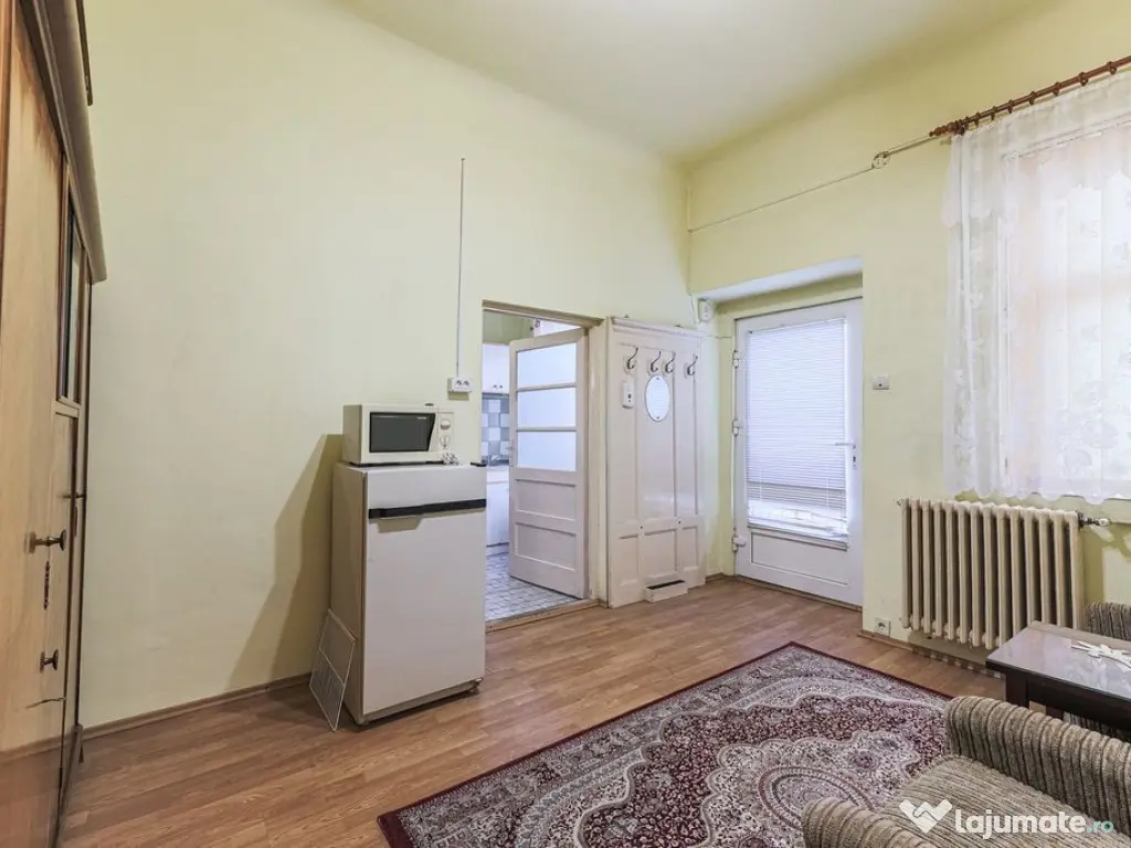 Un etaj întreg. Trei unități. O singură decizie bună. 