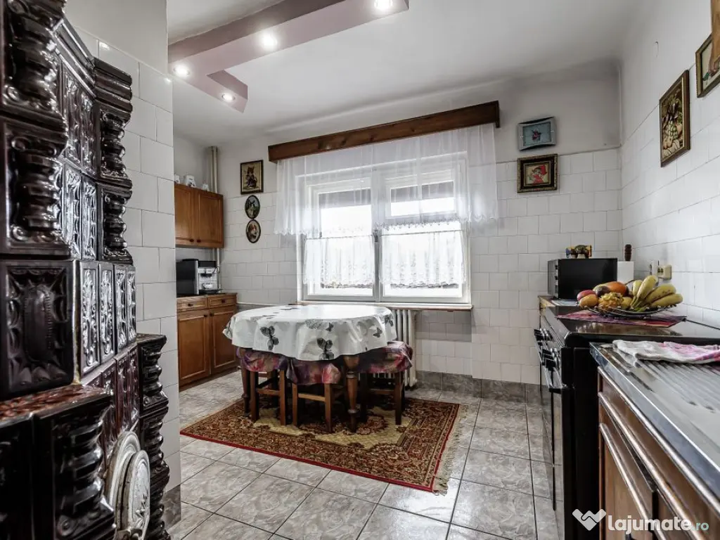 Casă din cărămidă cu 8 camere – zonă liniștită, ... 