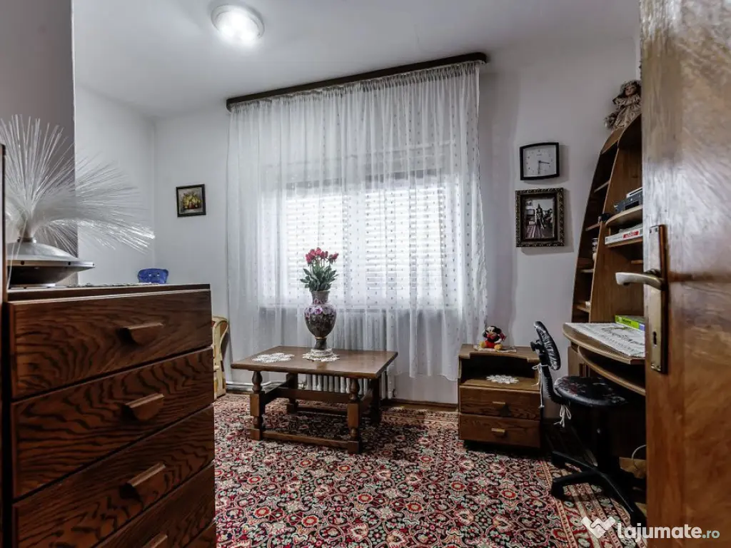 Casă din cărămidă cu 8 camere – zonă liniștită, ... 