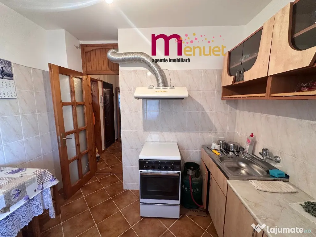 Apartament 3 camere,zona E3,etaj 2 