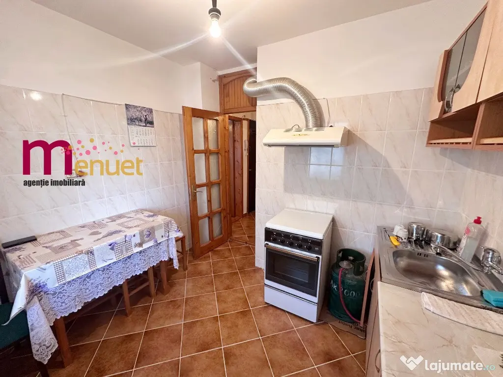 Apartament 3 camere,zona E3,etaj 2 