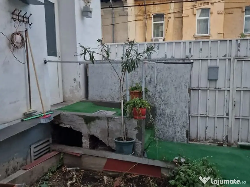 Zona Unirii Carol stradal S+P +1+M 370 mp de Vanzare 