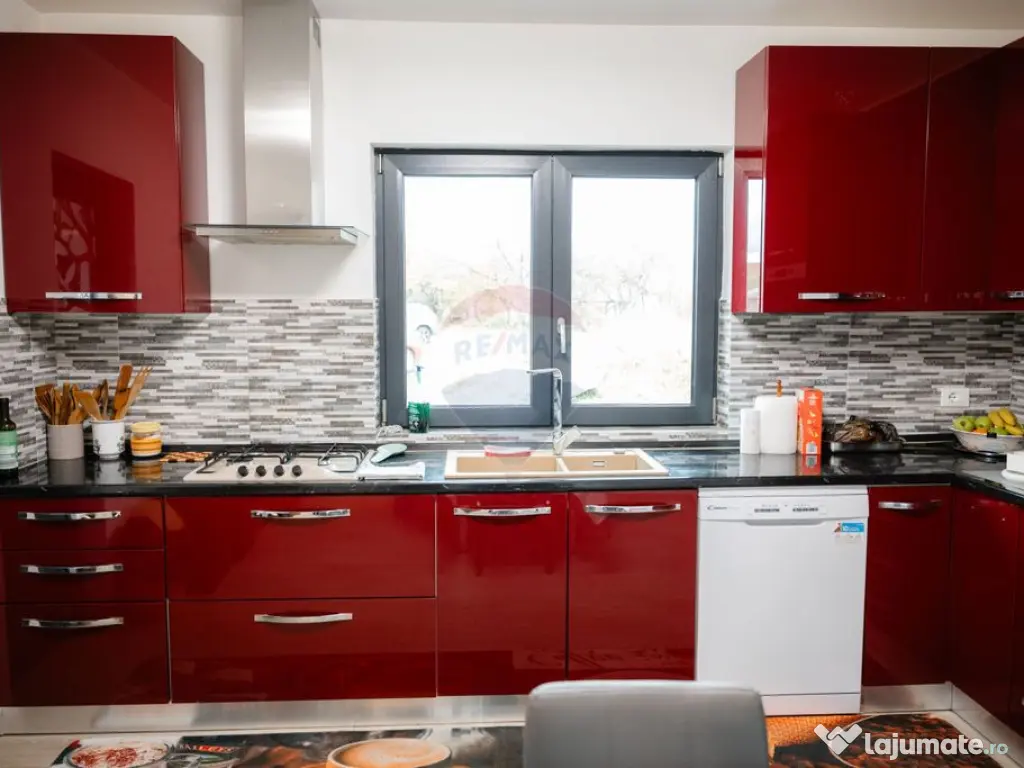 Casă / Vilă cu 5 camere de vânzare 