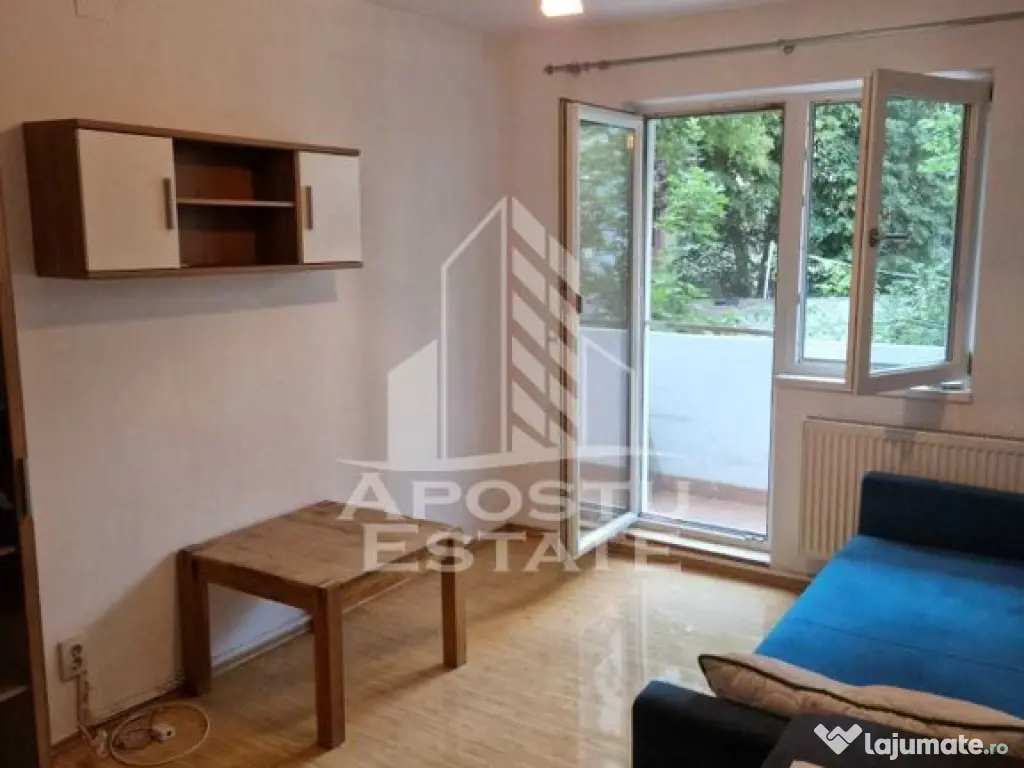 Apartament 3 camere, etajul 1, zona Spitalul Judeten 
