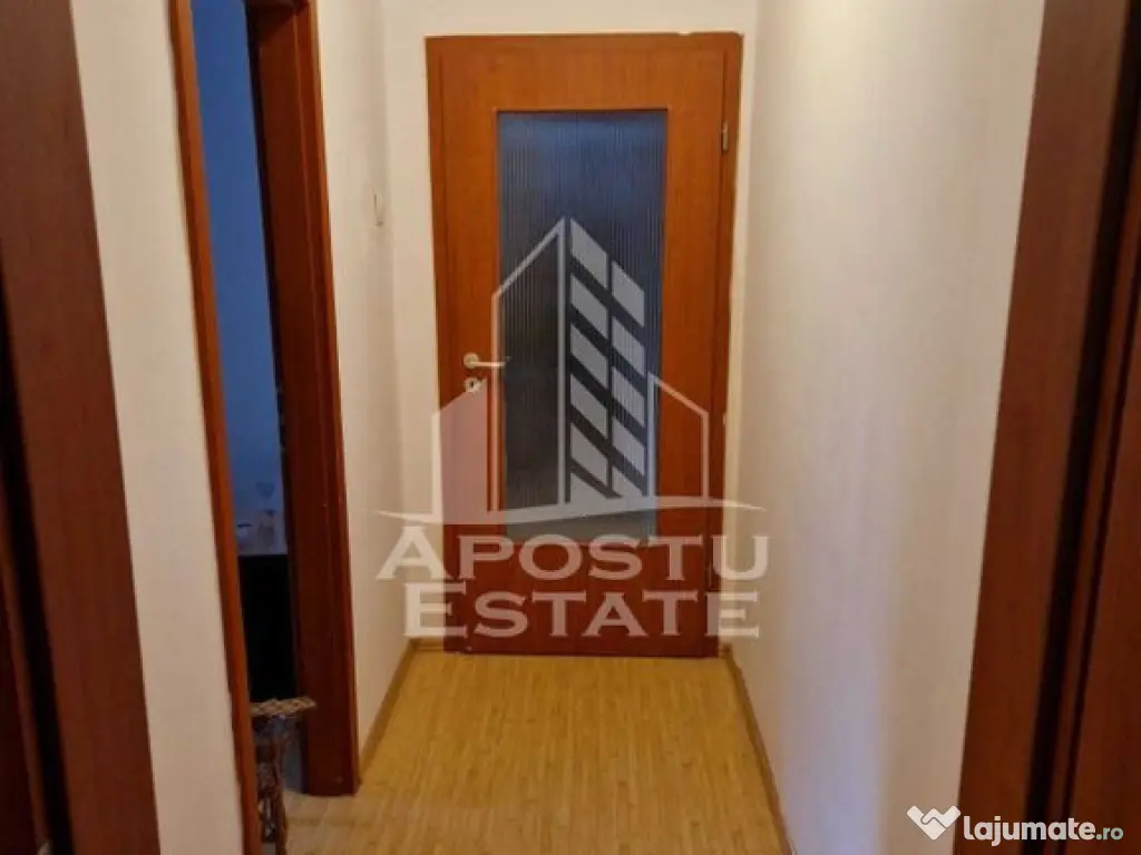 Apartament 3 camere, etajul 1, zona Spitalul Judeten 