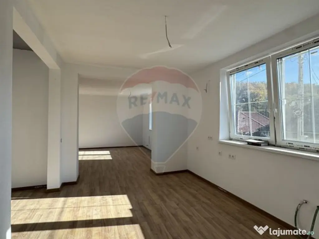 Casă complet renovată la interior în cartierul Vitrometan 