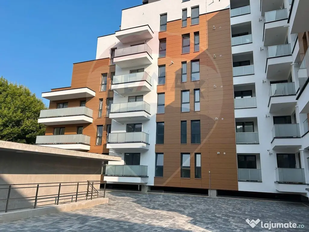 Apartament cu 3 camere de vânzare în bloc nou, zona Cen...