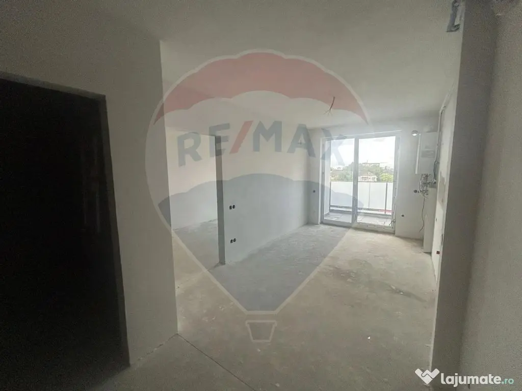 Apartament cu 3 camere de vânzare în bloc nou, zona Cen... 
