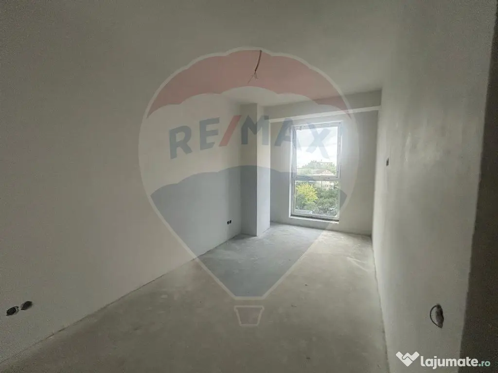 Apartament cu 3 camere de vânzare în bloc nou, zona Cen... 