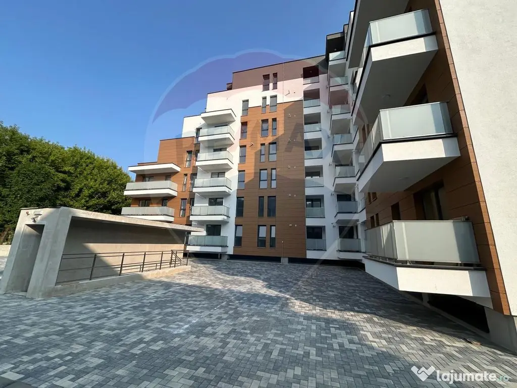 Apartament cu 3 camere de vânzare în bloc nou, zona Cen... 