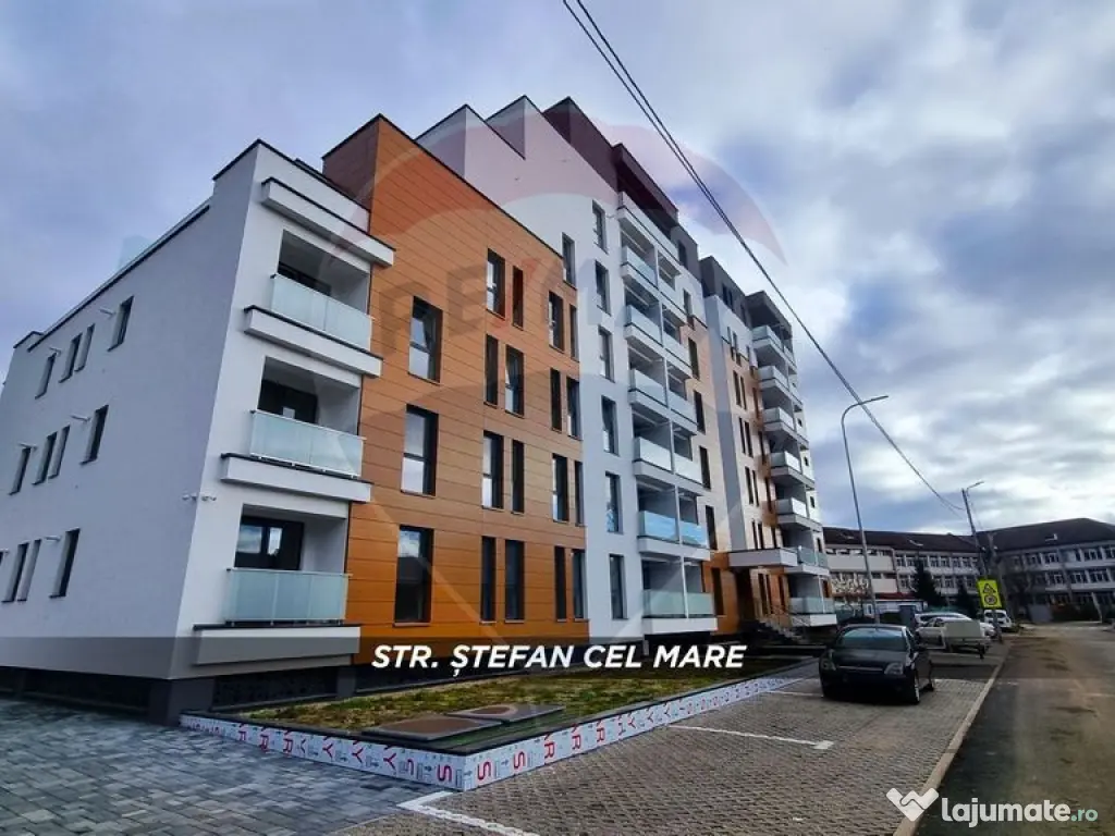 Apartament cu 3 camere de vânzare în bloc nou, zona Cen...