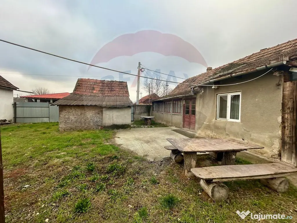 Casă de vanzare cu teren 680mp in Salonta 