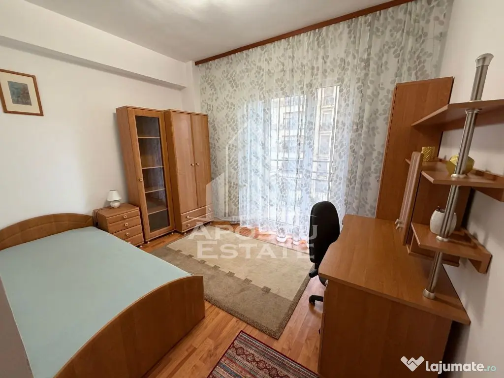 Apartament cu 3 camere decomandat zona Aradului 