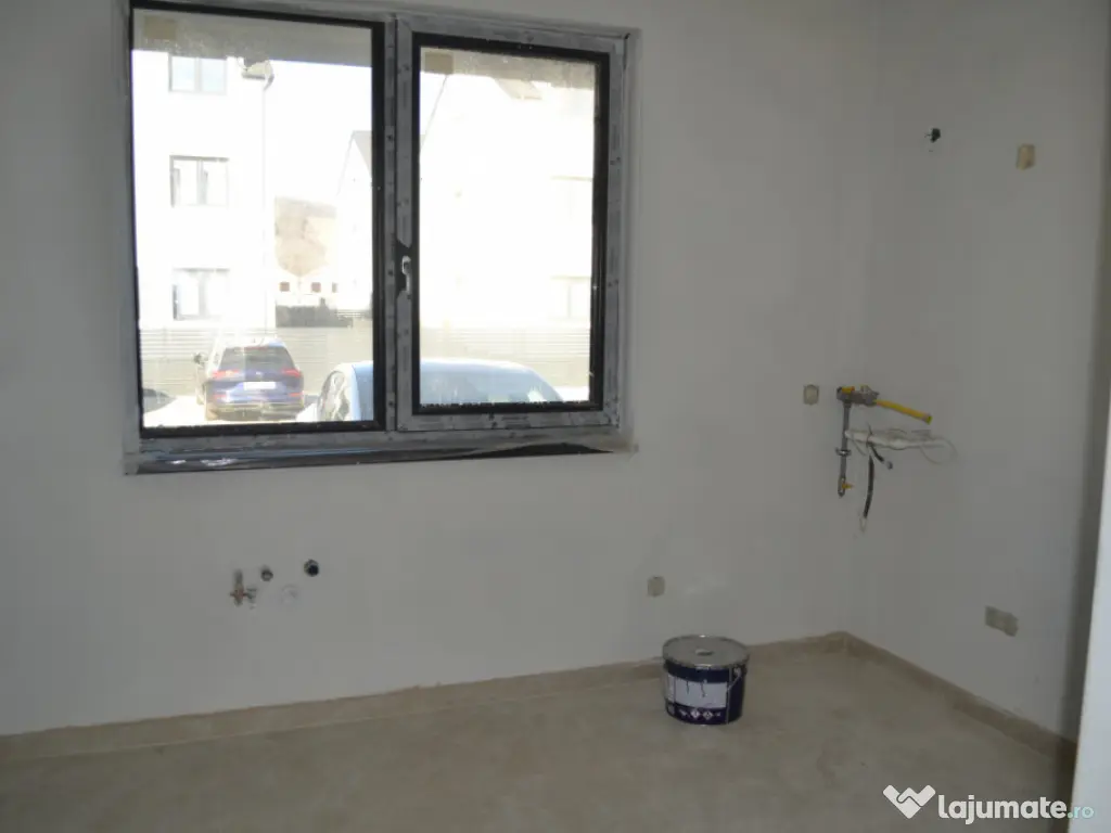 Duplex modern cu grădină și două locuri de parcare 