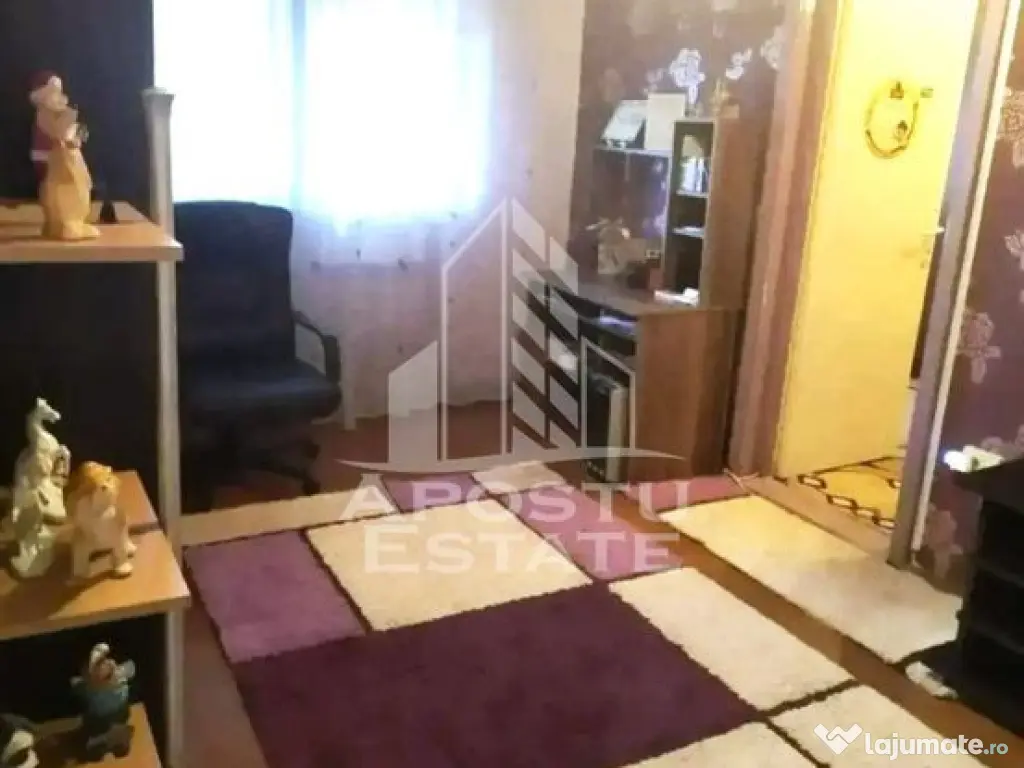 Apartament cu 3 camere, semidecomandat,etaj intermediar S... 