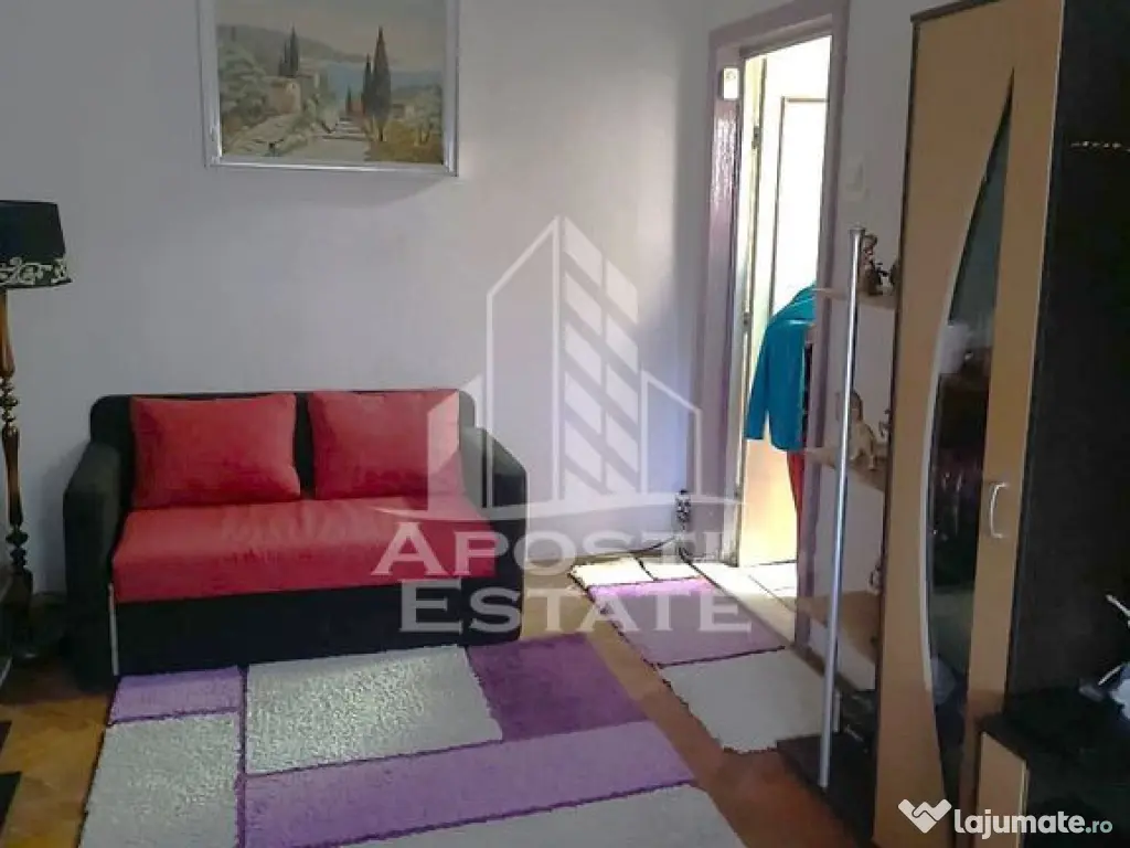 Apartament cu 3 camere, semidecomandat,etaj intermediar S... 