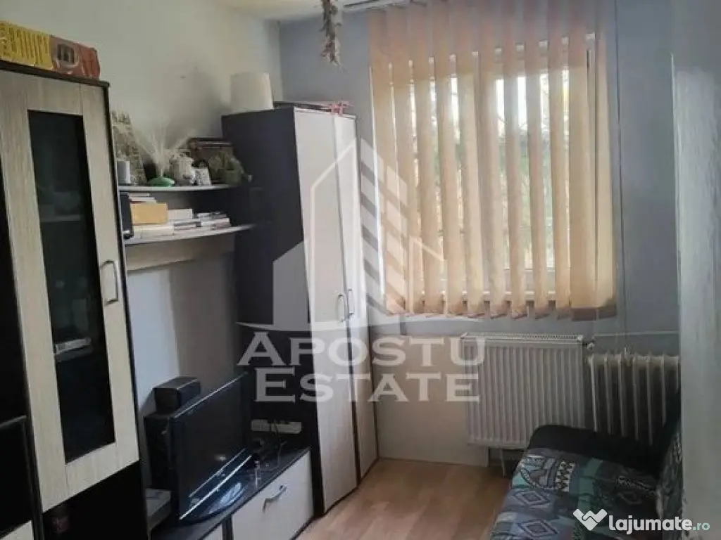 Apartament cu 3 camere, semidecomandat,etaj intermediar S... 